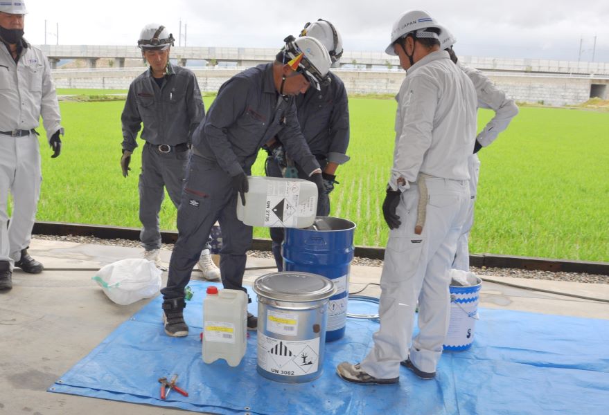 エポキシ樹脂を混合