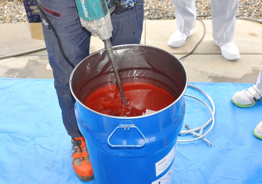 エポキシ樹脂を攪拌