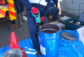 エポキシ樹脂を攪拌